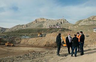 Van Büyükşehir Belediyesi millet bahçesi yapımına...