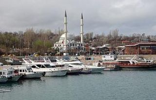 Van Gölü’nde son ağlar çekildi, tekneler marinaya...