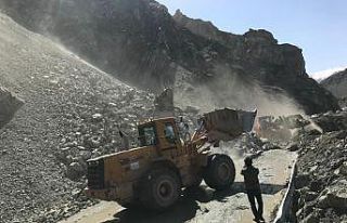 Van-Yüksekova karayolunda ikinci heyelan