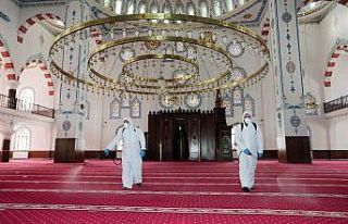 Van’da Ramazan öncesi camiler dezenfekte edildi