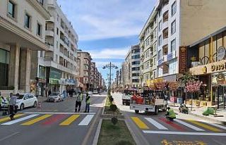 Van’da sokağa çıkma kısıtlamasında yol çizgileri...