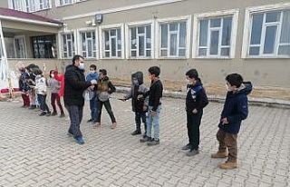 Van’daki köy okuluna spor malzemesi desteği