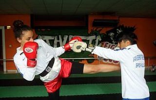 Vanlı sporcuların kick boks başarısı