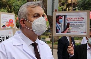 Virüs farkındalığı için beyaz önlükleri sokaklara...