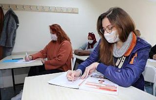 Yabancı vatandaşlar Türkçeyi ATASEM’de öğreniyor