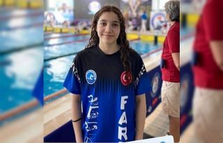 Yade Sezen yüzmede gururlandırmaya devam ediyor