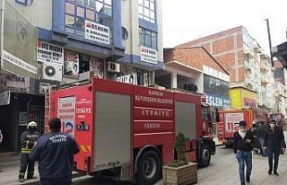 Yangın ihbarına giden itfaiye mangal dumanıyla...