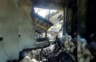 Yangında ahır ve samanlık kullanılamaz hale geldi