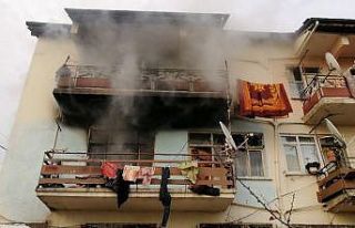 Yangında ölen adamın elleri ve ayakları zincirle...