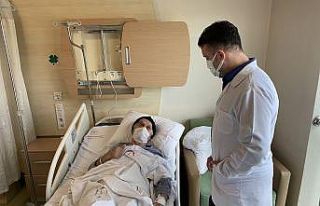 Yaşlı hasta ilk kez yapılan ameliyatla sağlığına...