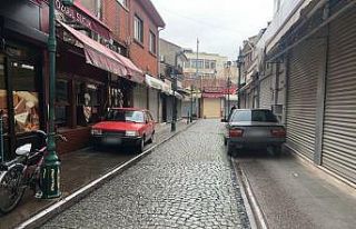 Yaya yolları ve kaldırımlar araçlara kaldı