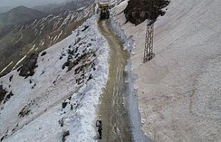 Yaz mevsiminde 5 metre kar