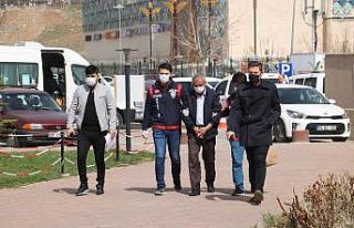 Yemek kavgasında eşini öldürmüş adliyeye sevkinde...