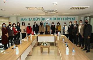 Yerel yönetimlerde kadınının yerini konuştular