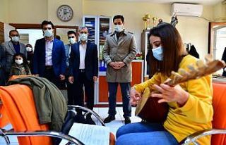 Yeşilyurt’ta sanat kurslarını ziyaret