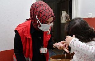 Yetim çocukların yüzü güldü