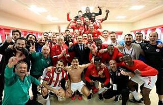 Yiğidolar’dan galibiyet pozu