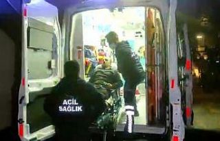 Yıkılan tomrukların arasında kalan işçi kurtarıldı