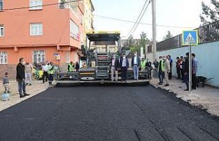 Yıpranan parke taşları temizlendi, bazalt taşı...
