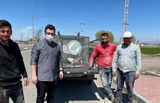 Yol kenarında bulunan leylek tedavi altına alındı