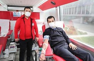 Zabıtalar hayat olmak için kan bağışladı