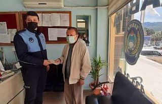 Zabıtaların banka önünde bulduğu 14 bin TL sahibine...