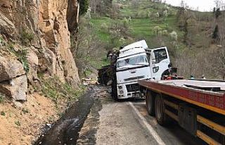 Zift dolu tanker devrildi