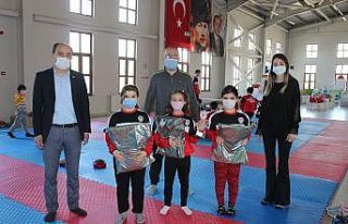 Ziraat Odası minik karatecileri ödüllendirdi