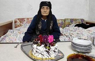 100 yaşına giren Esme nine ilk kez doğum günü...