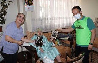 106 yaşındaki Şaziment teyzeye Anneler Günü sürprizi