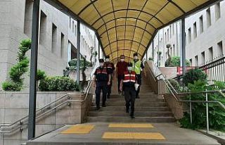 10 yıldır aranan cinayet zanlısı, ikizinin kimliğiyle...