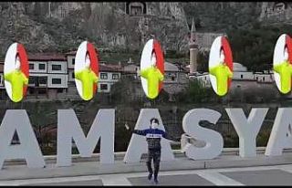 12 yaşındaki Emir’den tek kişilik halk oyunu...