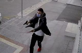 16 yaşındaki genç sokak ortasında iki kişiyi...