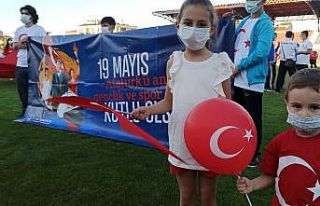 19 Mayıs coşkusunu stadyumda İstiklal Marşını...