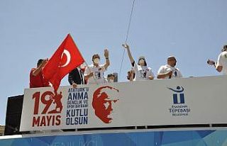 19 Mayıs kortejinde renkli görüntüler