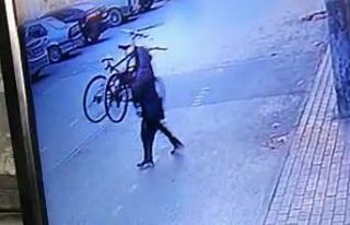 2 bisikleti bir hamleyle böyle çaldı