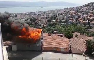 2 katlı ev alev alev yandı, başka dairelere de...
