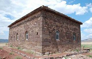 300 yıllık tarihi camide kitabe gün yüzüne çıkarıldı