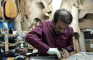 34 yıldır deriyi sanata dönüştürüyor