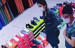 500 liralık ayakkabıyı hırkanın içine saklayıp...