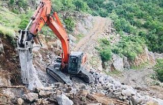 7 yıl önce yapımına başlanan yol tamamlandı,...