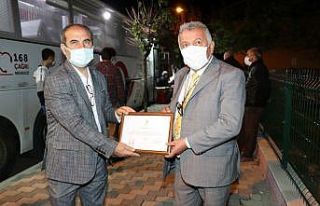 9 kez bağış yapan muhtar, yine kan bağışı yaptı