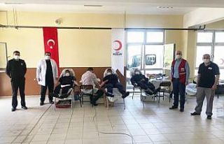 Acemi askerlerden Kızılay’a destek