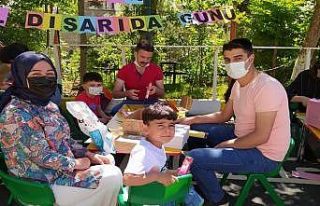 Açık havada minik öğrencilere eğitim