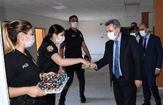 Adana Valisi Elban kamu kurum çalışanlarıyla bayramlaştı