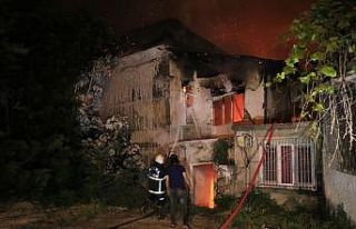Adana’da ahşap müstakil evde çıkan yangın korkuttu