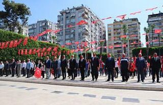 Adana’da sosyal mesafeli ve maskeli 19 Mayıs kutlaması
