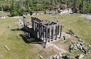 Aizanoi Antik Kenti ziyaretçilerini ağırlıyor