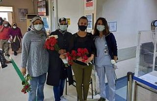 AK Partili kadınlar hemşireleri unutmadı