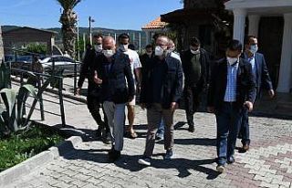 AK Parti’li Turan Assos’ta turizmcilerle bir araya...